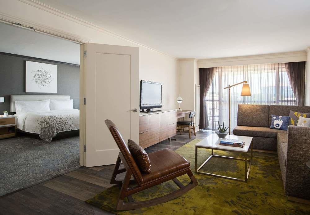 Renaissance Raleigh North Hills Hotel Zewnętrze zdjęcie