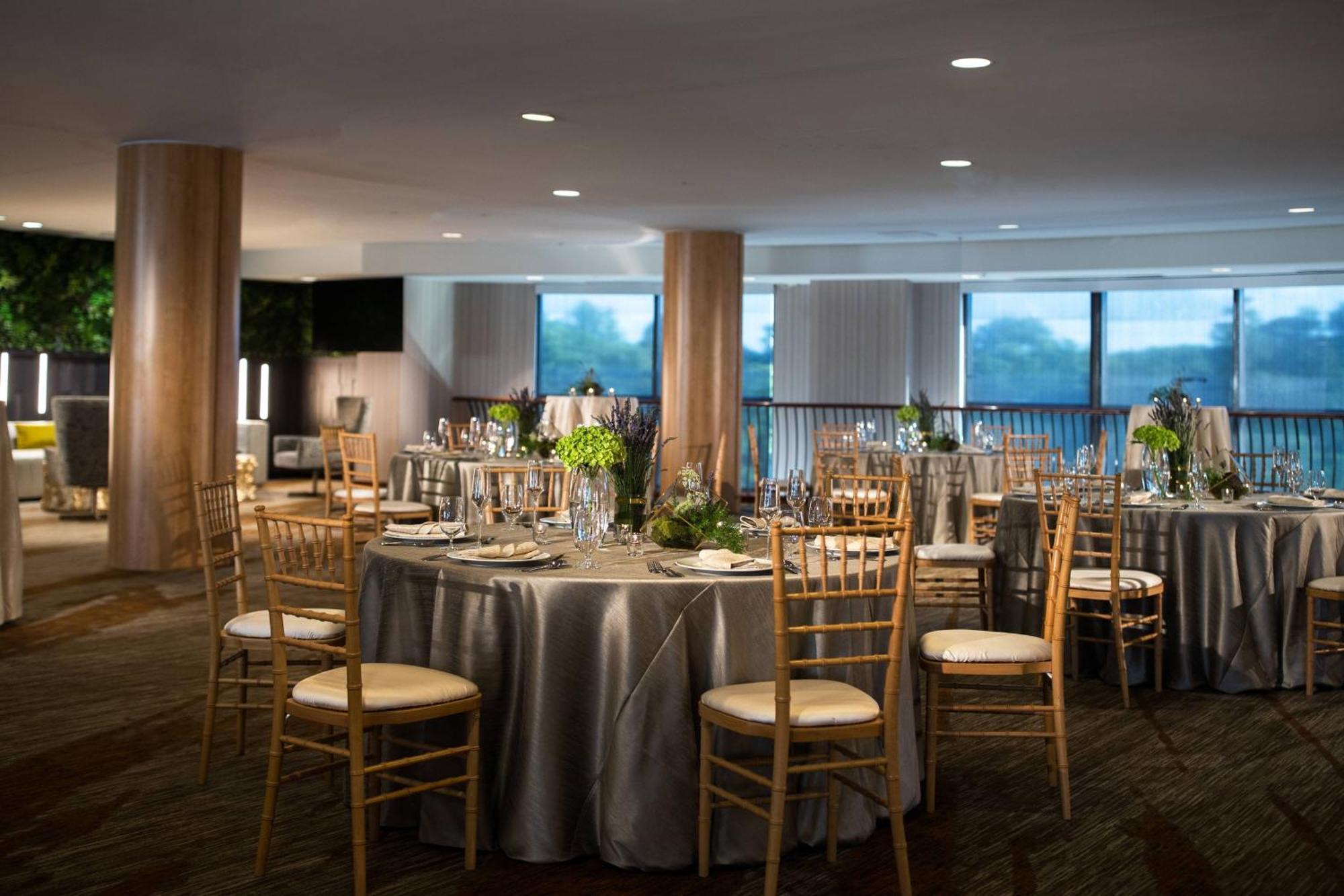 Renaissance Raleigh North Hills Hotel Zewnętrze zdjęcie